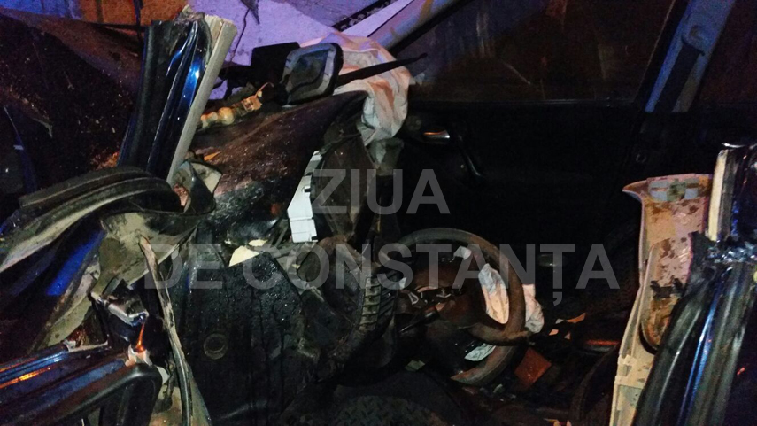 accident grav update2 a intrat cu masina intr un copac si s a proptit in gardul cimitirului de pe bulevardul accident grav update2 a intrat cu masina intr un copac si s a proptit in gardul cimitirului de pe bulevardul