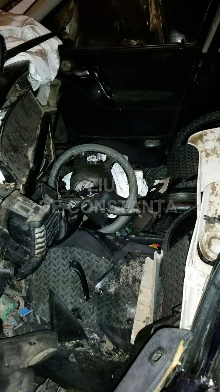 accident grav update2 a intrat cu masina intr un copac si s a proptit in gardul cimitirului de pe bulevardul accident grav update2 a intrat cu masina intr un copac si s a proptit in gardul cimitirului de pe bulevardul