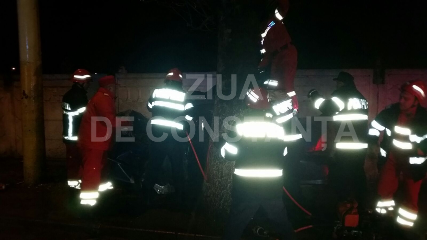 accident grav update2 a intrat cu masina intr un copac si s a proptit in gardul cimitirului de pe bulevardul accident grav update2 a intrat cu masina intr un copac si s a proptit in gardul cimitirului de pe bulevardul