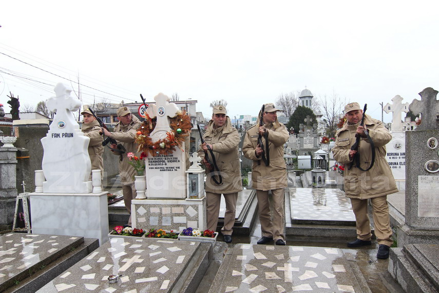 doliu in familia lui costi ionita tatal si unchiul artistului inmormantati cu onoruri militare in cimitirul doliu in familia lui costi ionita tatal si unchiul artistului inmormantati cu onoruri militare in cimitirul