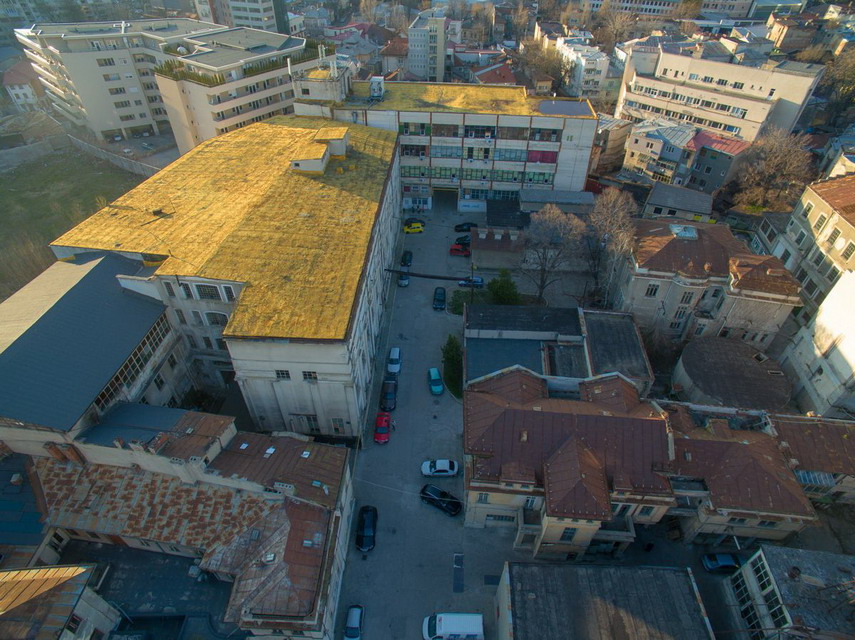 Cazul dramatic al clubului Colectiv este, de fapt, povestea unui tun imobiliar ale cărui beneficii au fost amânate de criza economică, astfel încât patronii au stors din activele întreprinderii orice ban pe care li l-au putut aduce. FOTO: Vitalie Brega. 