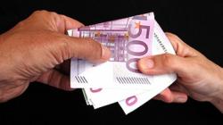 Un profesor universitar de la o Școala Postliceală Sanitară, prins când primea mită