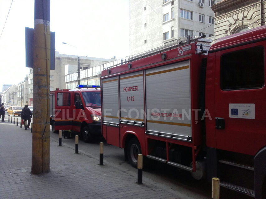 zeci de pompieri isu dobrogea la tomis mall in constanta galerie foto video 588666 zeci de pompieri isu dobrogea la tomis mall in constanta galerie foto video 588666