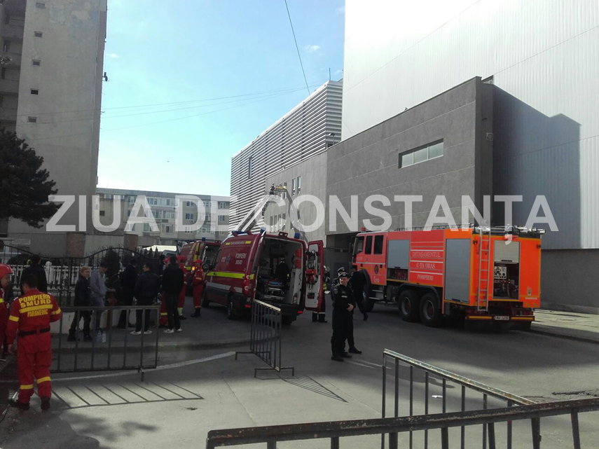 zeci de pompieri isu dobrogea la tomis mall in constanta galerie foto video 588666 zeci de pompieri isu dobrogea la tomis mall in constanta galerie foto video 588666