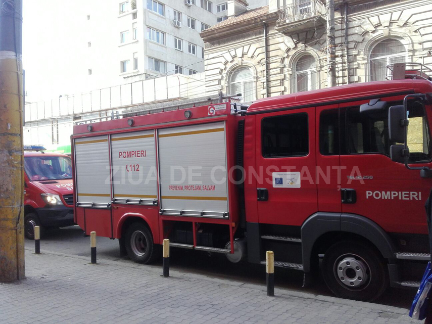 zeci de pompieri isu dobrogea la tomis mall in constanta galerie foto video 588666 zeci de pompieri isu dobrogea la tomis mall in constanta galerie foto video 588666