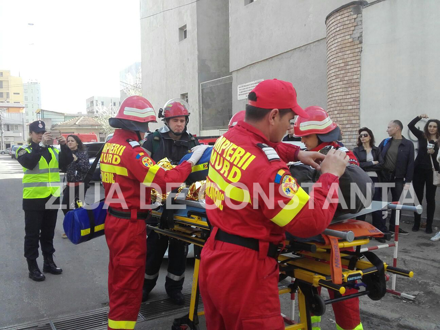 zeci de pompieri isu dobrogea la tomis mall in constanta galerie foto video 588666 zeci de pompieri isu dobrogea la tomis mall in constanta galerie foto video 588666