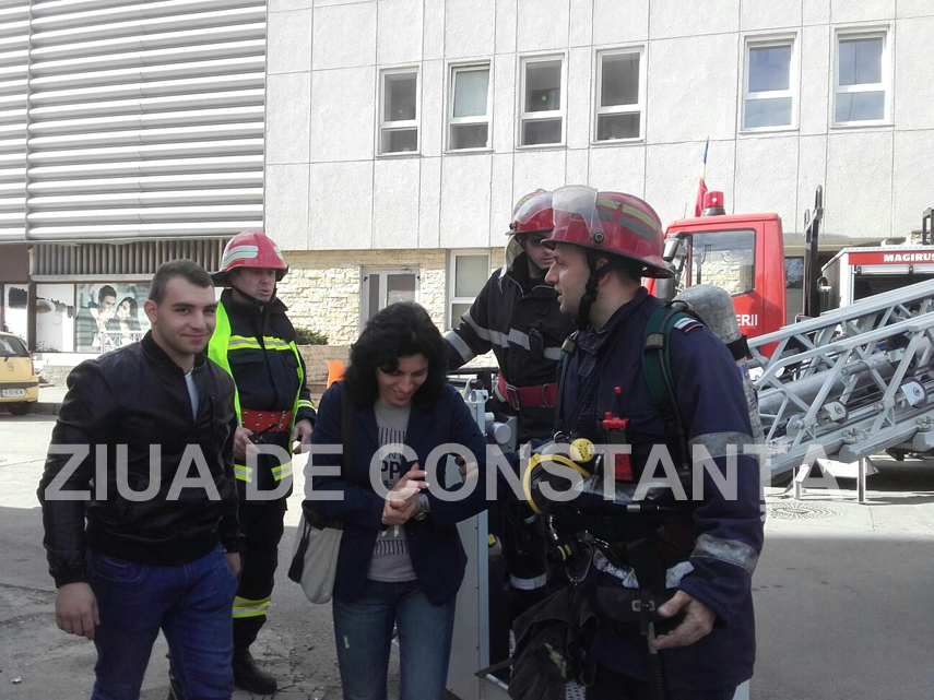 zeci de pompieri isu dobrogea la tomis mall in constanta galerie foto video 588666 zeci de pompieri isu dobrogea la tomis mall in constanta galerie foto video 588666