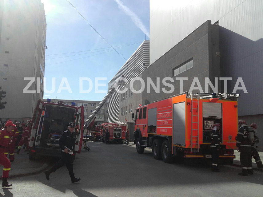 zeci de pompieri isu dobrogea la tomis mall in constanta galerie foto video 588666 zeci de pompieri isu dobrogea la tomis mall in constanta galerie foto video 588666
