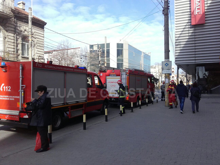 zeci de pompieri isu dobrogea la tomis mall in constanta galerie foto video 588666 zeci de pompieri isu dobrogea la tomis mall in constanta galerie foto video 588666