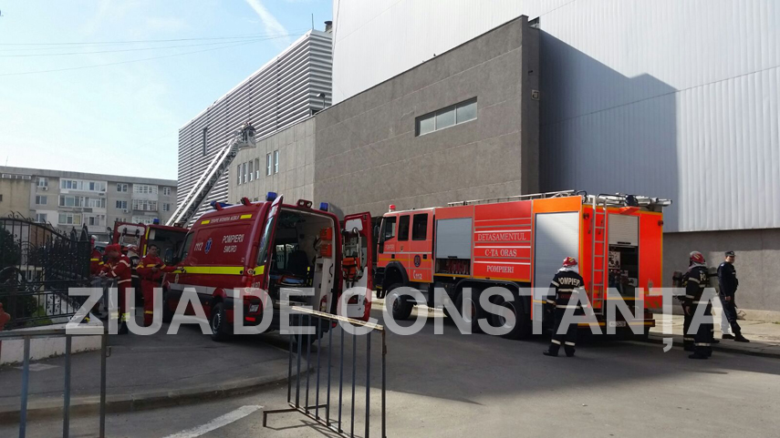 zeci de pompieri isu dobrogea la tomis mall in constanta galerie foto video 588666 zeci de pompieri isu dobrogea la tomis mall in constanta galerie foto video 588666