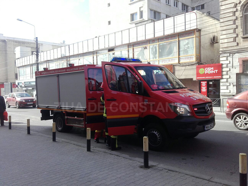 zeci de pompieri isu dobrogea la tomis mall in constanta galerie foto video 588666 zeci de pompieri isu dobrogea la tomis mall in constanta galerie foto video 588666