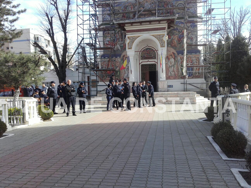 zeci de pompieri isu dobrogea la tomis mall in constanta galerie foto video 588666 zeci de pompieri isu dobrogea la tomis mall in constanta galerie foto video 588666