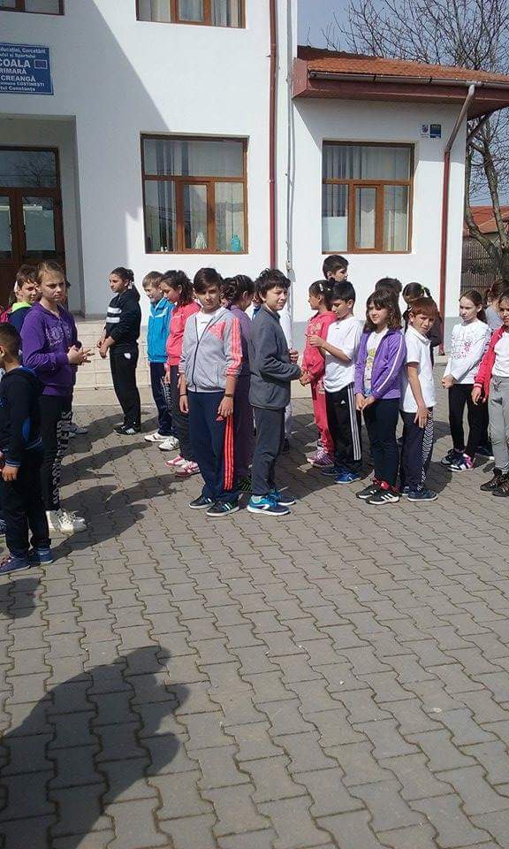 proiectul lantul manutelor fericite la scoala gimnaziala ion creanga din schitu galerie foto 589851