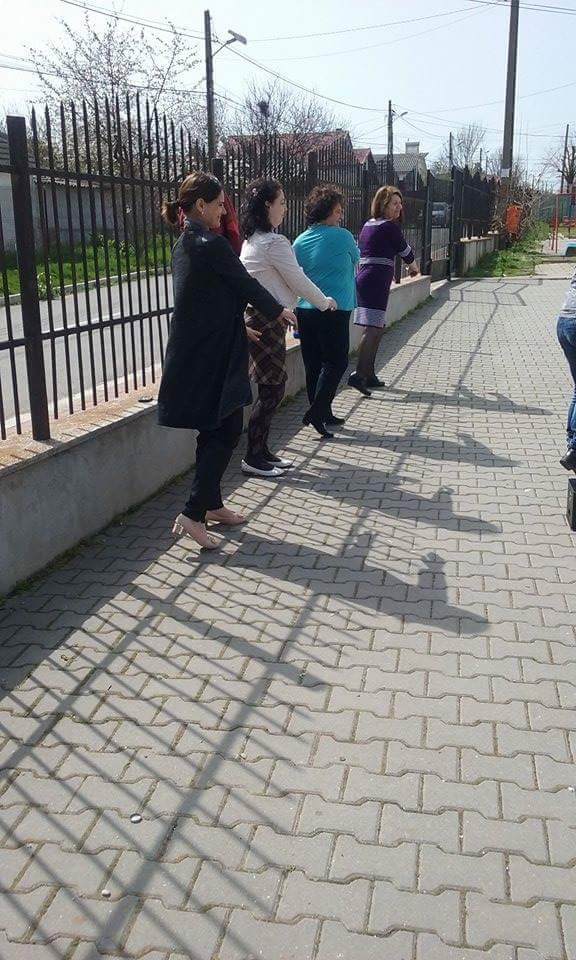 proiectul lantul manutelor fericite la scoala gimnaziala ion creanga din schitu galerie foto 589851