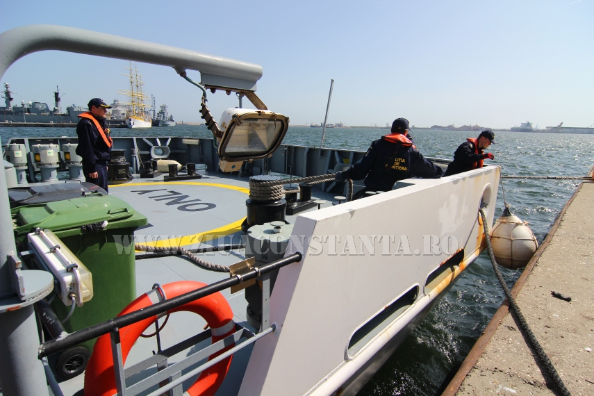 fotoreportaj emotii si lacrimi in portul constanta politistii de frontiera s au intors acasa 589259 fotoreportaj emotii si lacrimi in portul constanta politistii de frontiera s au intors acasa 589259