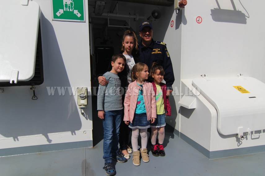 fotoreportaj emotii si lacrimi in portul constanta politistii de frontiera s au intors acasa 589259 fotoreportaj emotii si lacrimi in portul constanta politistii de frontiera s au intors acasa 589259