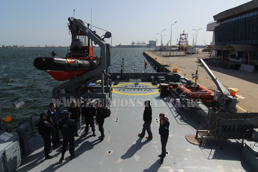 fotoreportaj emotii si lacrimi in portul constanta politistii de frontiera s au intors acasa 589259 fotoreportaj emotii si lacrimi in portul constanta politistii de frontiera s au intors acasa 589259