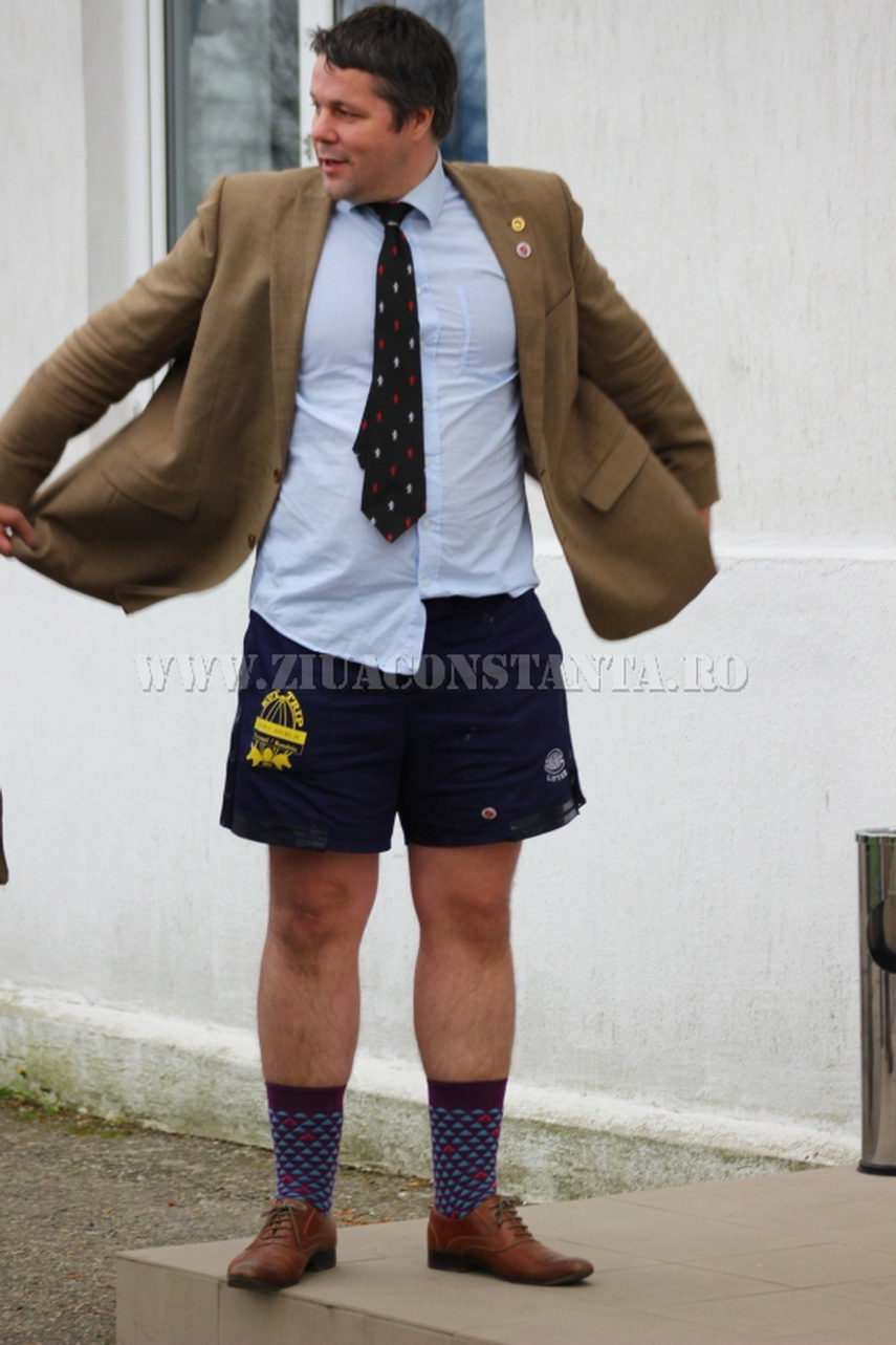 fotoreportaj pazea monstru pe stadionul din constanta imagini de senzatie 589672 fotoreportaj pazea monstru pe stadionul din constanta imagini de senzatie 589672