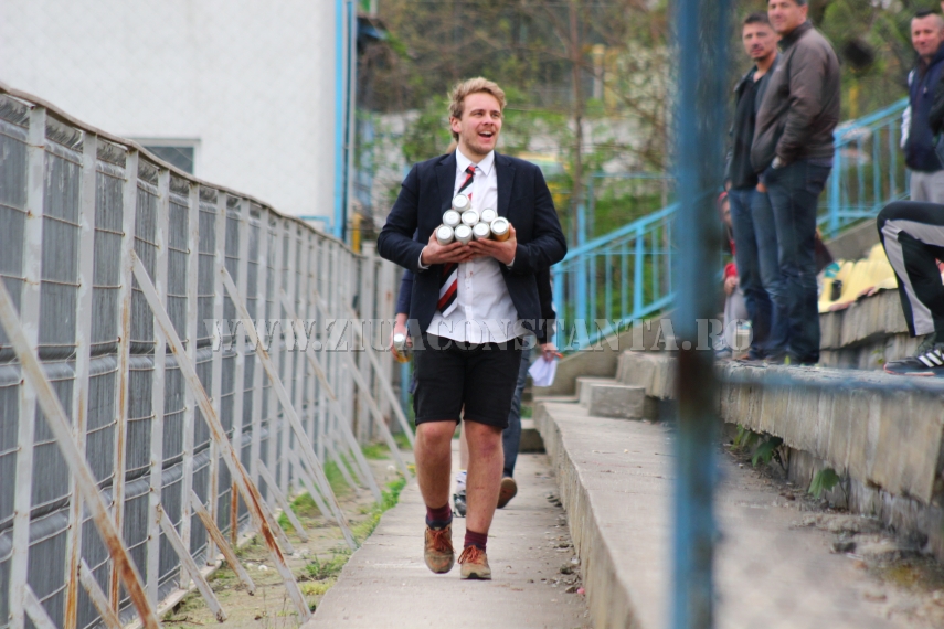 fotoreportaj pazea monstru pe stadionul din constanta imagini de senzatie 589672 fotoreportaj pazea monstru pe stadionul din constanta imagini de senzatie 589672