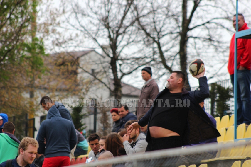 fotoreportaj pazea monstru pe stadionul din constanta imagini de senzatie 589672 fotoreportaj pazea monstru pe stadionul din constanta imagini de senzatie 589672