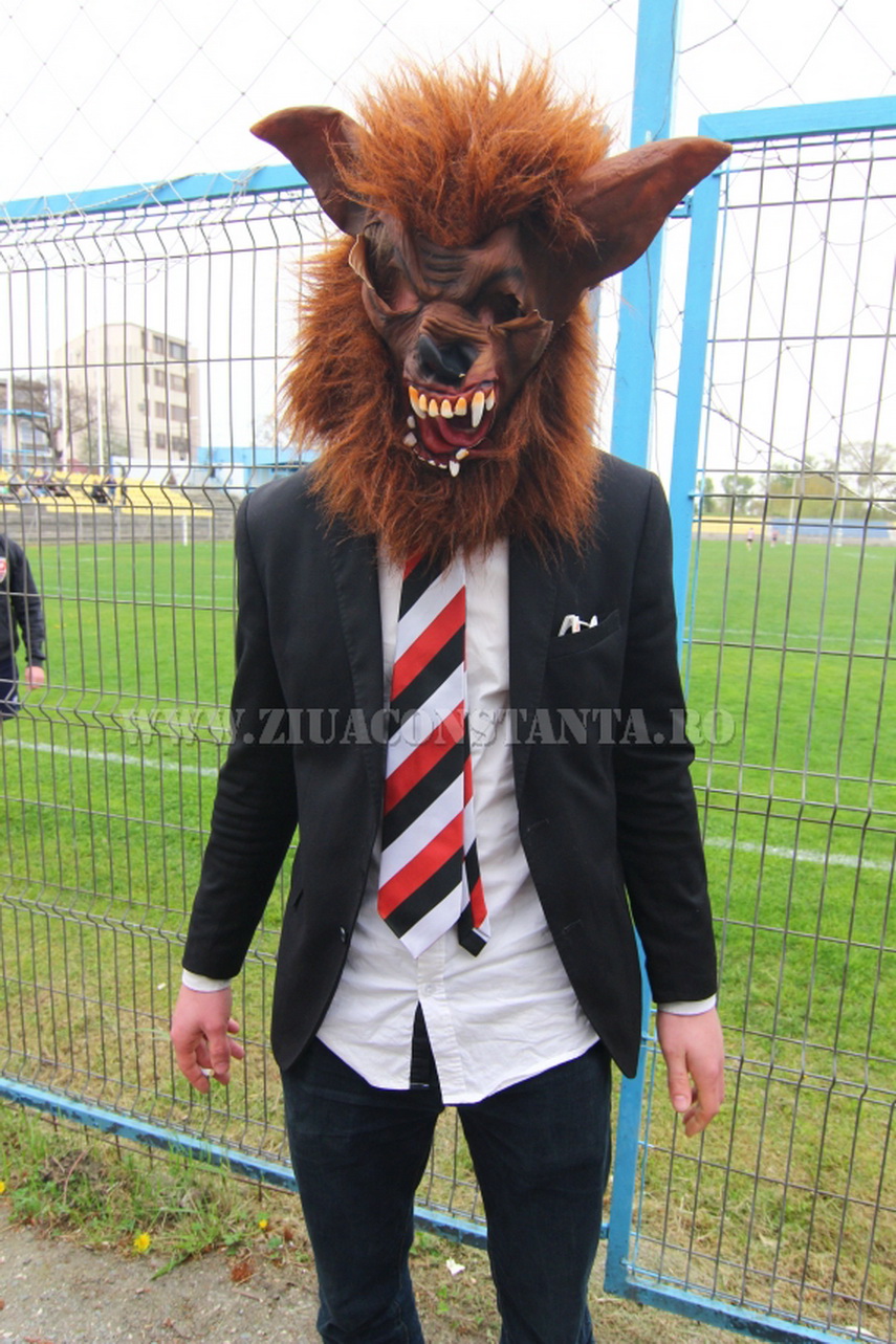 fotoreportaj pazea monstru pe stadionul din constanta imagini de senzatie 589672 fotoreportaj pazea monstru pe stadionul din constanta imagini de senzatie 589672