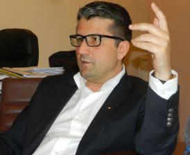 Hotnews.ro Cum vor liberalii să-l învingă pe urmaşul lui Mazăre în bătălia pentru tronul Constanţei cu un militar. Plus - Cine este candidatul locotenent-colonel fără nicio zi în armată   