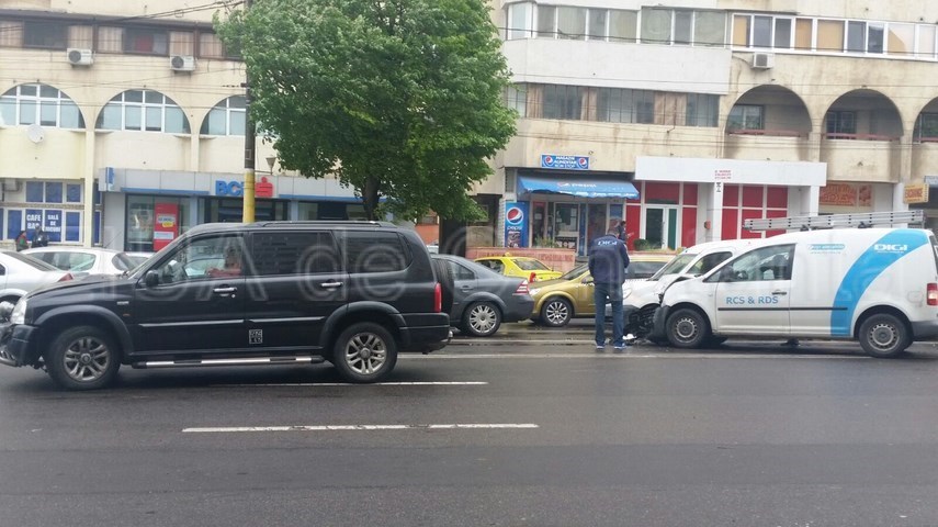 update accident cu trei masini in zona trocadero galerie foto video 591084 update accident cu trei masini in zona trocadero galerie foto video 591084