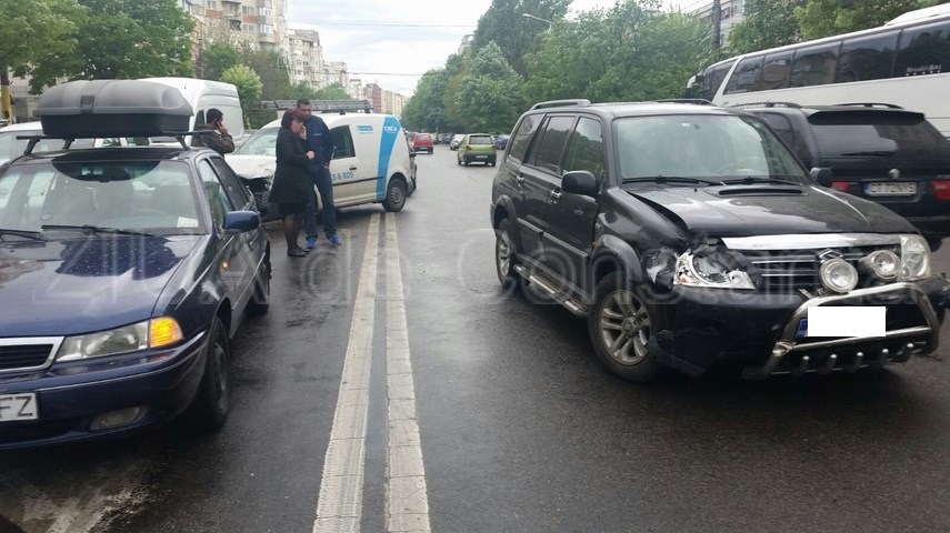 update accident cu trei masini in zona trocadero galerie foto video 591084 update accident cu trei masini in zona trocadero galerie foto video 591084