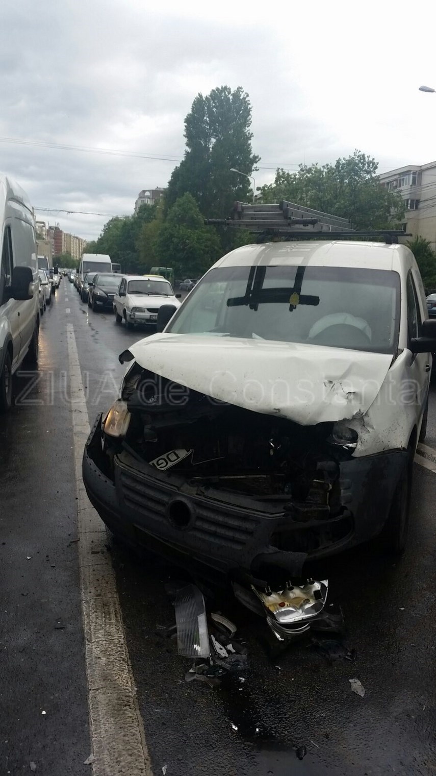 update accident cu trei masini in zona trocadero galerie foto video 591084 update accident cu trei masini in zona trocadero galerie foto video 591084