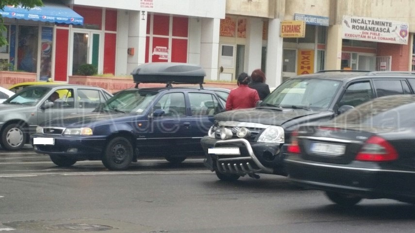 update accident cu trei masini in zona trocadero galerie foto video 591084 update accident cu trei masini in zona trocadero galerie foto video 591084