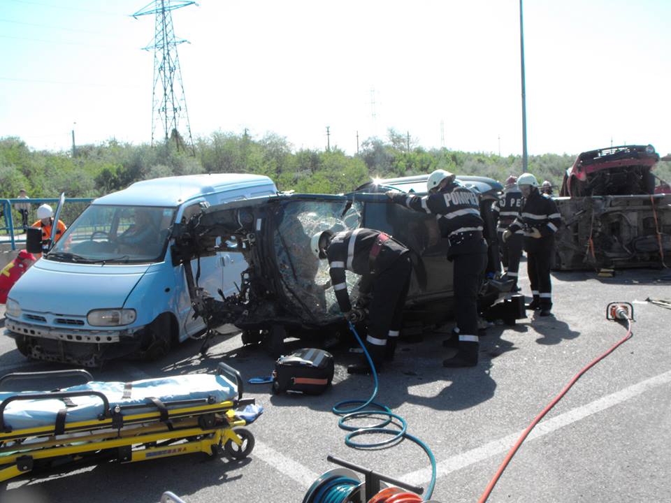 carambol la statia de taxare fetesti sase masini implicate si peste 15 victime 591180 carambol la statia de taxare fetesti sase masini implicate si peste 15 victime 591180