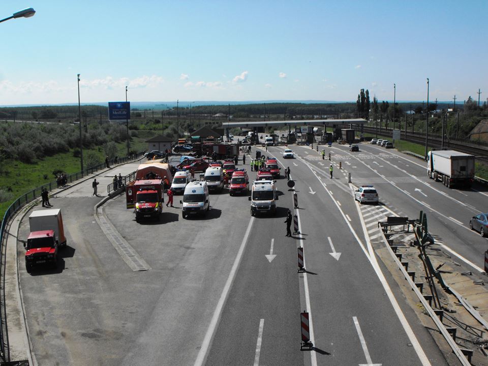 carambol la statia de taxare fetesti sase masini implicate si peste 15 victime 591180 carambol la statia de taxare fetesti sase masini implicate si peste 15 victime 591180