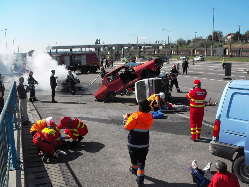 carambol la statia de taxare fetesti sase masini implicate si peste 15 victime 591180 carambol la statia de taxare fetesti sase masini implicate si peste 15 victime 591180