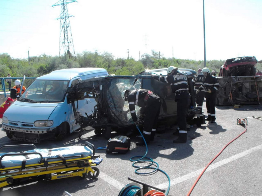 carambol la statia de taxare fetesti sase masini implicate si peste 15 victime 591180 carambol la statia de taxare fetesti sase masini implicate si peste 15 victime 591180