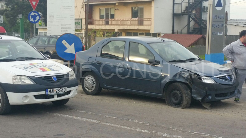 doua masini s au ciocnit la iesire din ovidiu galerie foto 591453 doua masini s au ciocnit la iesire din ovidiu galerie foto 591453