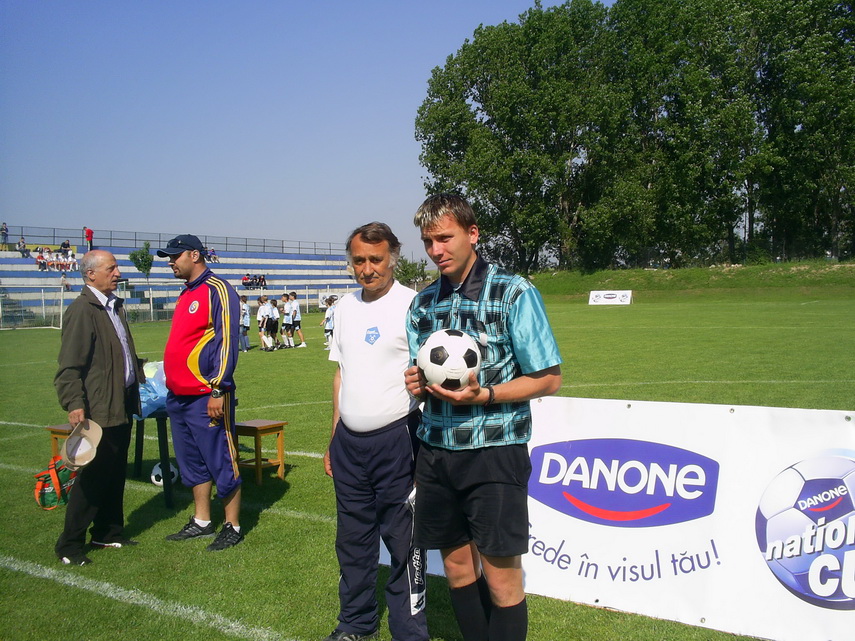 dumitru antonescu legendarul fotbalist al fc farul s a stins din viata plange inima in mine ne a plecat dumitru antonescu legendarul fotbalist al fc farul s a stins din viata plange inima in mine ne a plecat