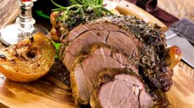 ecuisine.ro  Friptură de miel cu pesto de busuioc și mentă