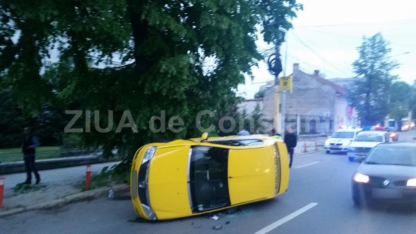 un taxi s a rasturnat pe bulevardul mamaia 592119 un taxi s a rasturnat pe bulevardul mamaia 592119