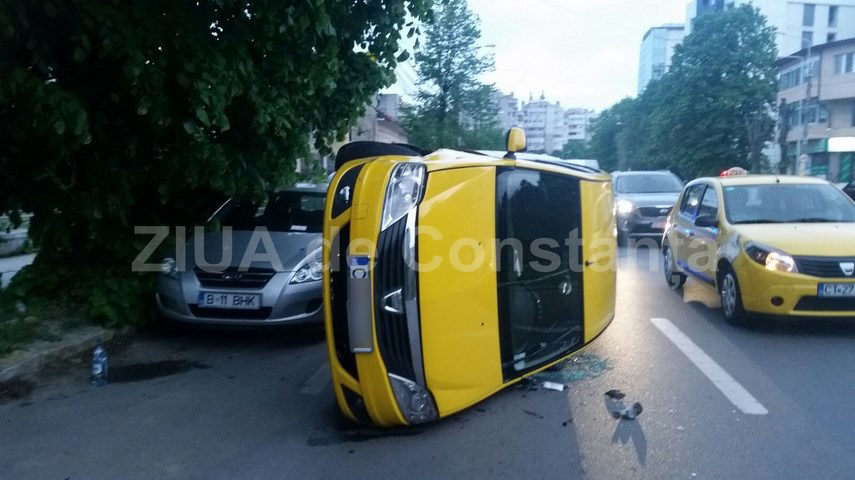 un taxi s a rasturnat pe bulevardul mamaia 592119 un taxi s a rasturnat pe bulevardul mamaia 592119