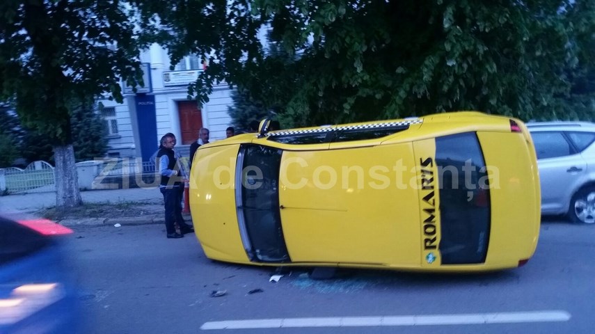un taxi s a rasturnat pe bulevardul mamaia 592119 un taxi s a rasturnat pe bulevardul mamaia 592119