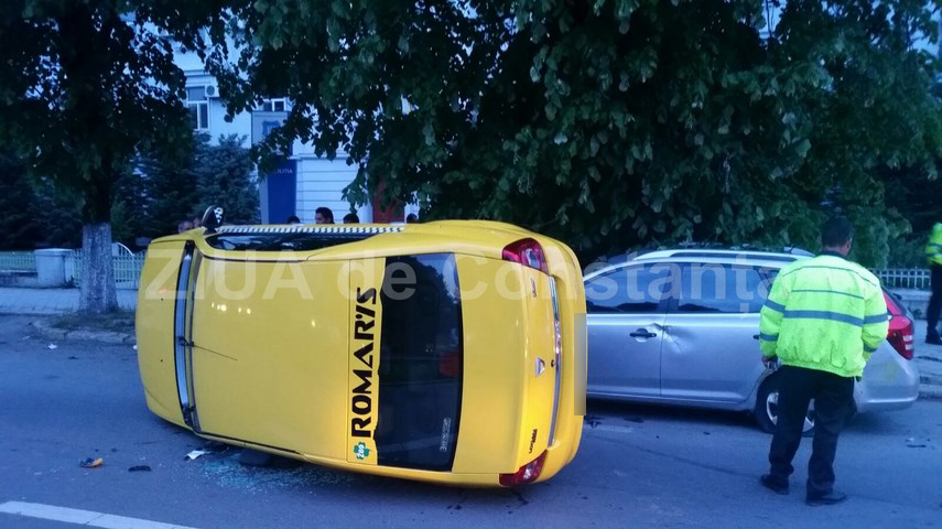 un taxi s a rasturnat pe bulevardul mamaia 592119 un taxi s a rasturnat pe bulevardul mamaia 592119