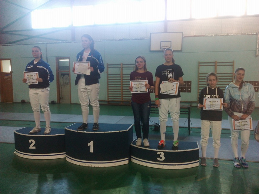 patru medalii pentru css1 constanta fiica lui catalin meran medaliata la nationalele de scrima galerie patru medalii pentru css1 constanta fiica lui catalin meran medaliata la nationalele de scrima galerie