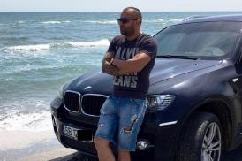 Anul trecut era protagonistul unei depășiri periculoase. Un sibian amendat de polițiștii din Constanța că a parcat...în mare (video)