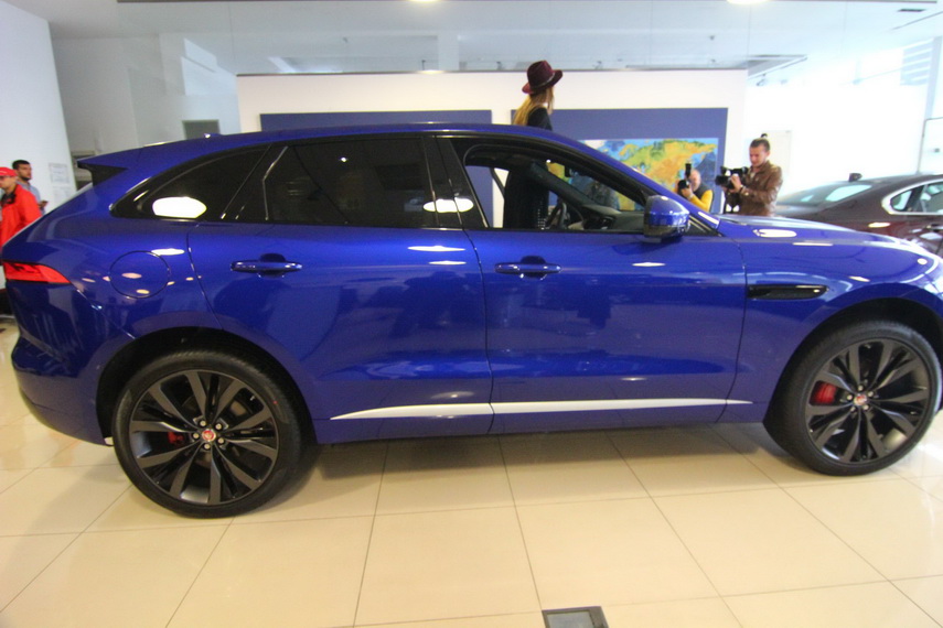 f pace un pariu castigat noul suv de la jaguar este combinatia perfecta de performanta stil si functionalitate f pace un pariu castigat noul suv de la jaguar este combinatia perfecta de performanta stil si functionalitate