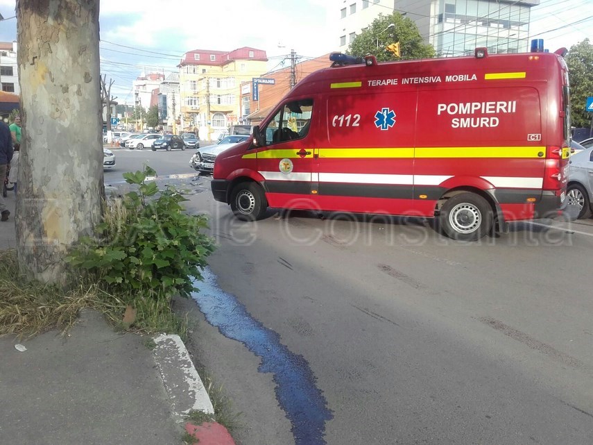 accident la intersectia bulevardelor mamaia cu soveja doua persoane au fost ranite 593729 accident la intersectia bulevardelor mamaia cu soveja doua persoane au fost ranite 593729