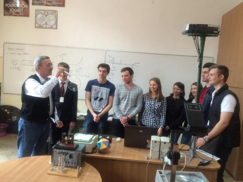 sa cunoastem si sa recunoastem valorile razvan ursu elev la colegiul national mircea cel batran medaliat sa cunoastem si sa recunoastem valorile razvan ursu elev la colegiul national mircea cel batran medaliat