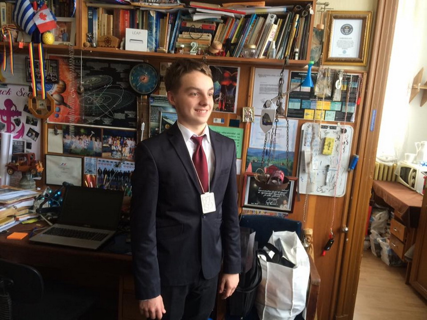 sa cunoastem si sa recunoastem valorile razvan ursu elev la colegiul national mircea cel batran medaliat sa cunoastem si sa recunoastem valorile razvan ursu elev la colegiul national mircea cel batran medaliat