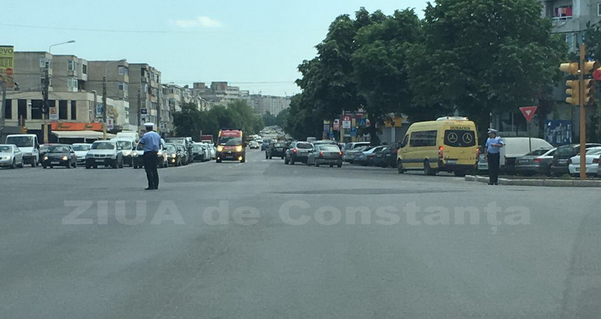 atentie soferi semafoarele de la dacia au picat in zona circulatia este dirijata de politistii rutieri atentie soferi semafoarele de la dacia au picat in zona circulatia este dirijata de politistii rutieri