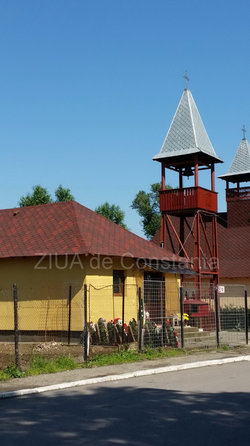 flori coroane lumanari si multa tristete pentru adriana farcas sangele crimei a fost curatat de pe asfalt flori coroane lumanari si multa tristete pentru adriana farcas sangele crimei a fost curatat de pe asfalt