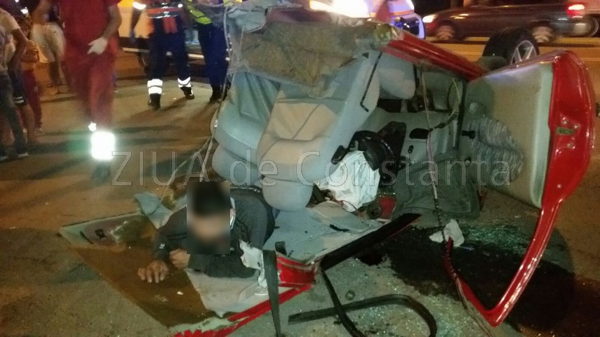 accident cu victime pe aurel vlaicu una dintre masini rupta in doua galerie foto 595359 accident cu victime pe aurel vlaicu una dintre masini rupta in doua galerie foto 595359
